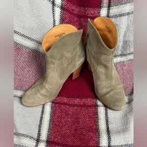 Vero Cuoio Saks fifth Ave Suede Boots size 7